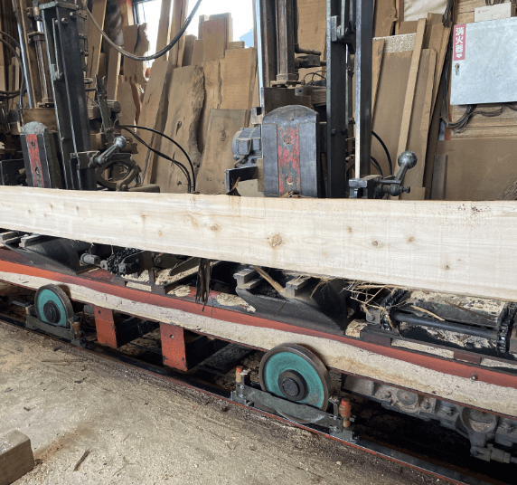 用途に合わせ製材所でカット