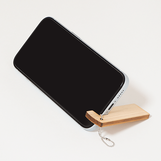 ヒノキのスマホスタンドキーホルダー